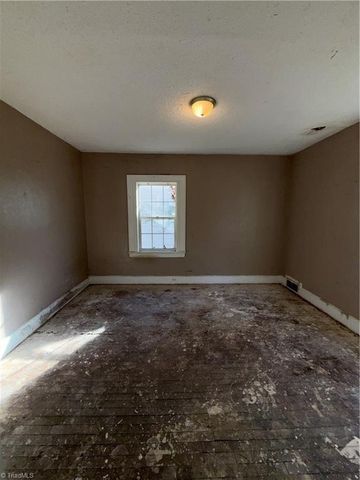 2828 N Glenn Avenue, Winston-salem, NC 27105