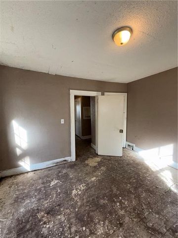 2828 N Glenn Avenue, Winston-salem, NC 27105