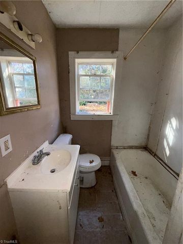 2828 N Glenn Avenue, Winston-salem, NC 27105