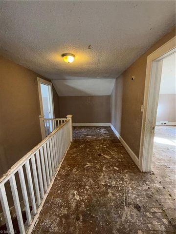 2828 N Glenn Avenue, Winston-salem, NC 27105