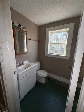 2828 N Glenn Avenue, Winston-salem, NC 27105