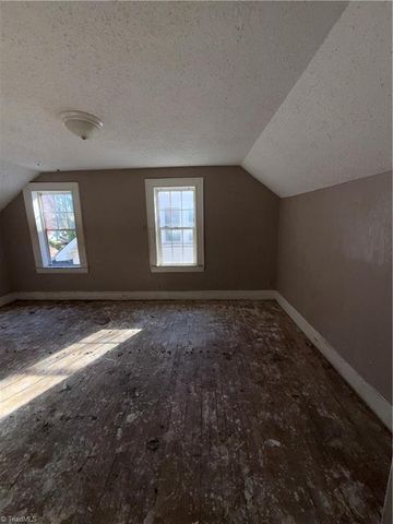 2828 N Glenn Avenue, Winston-salem, NC 27105