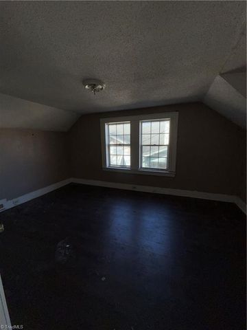 2828 N Glenn Avenue, Winston-salem, NC 27105