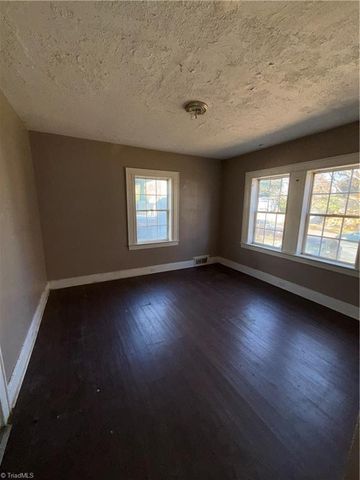 2828 N Glenn Avenue, Winston-salem, NC 27105