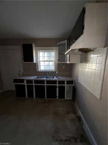 2828 N Glenn Avenue, Winston-salem, NC 27105