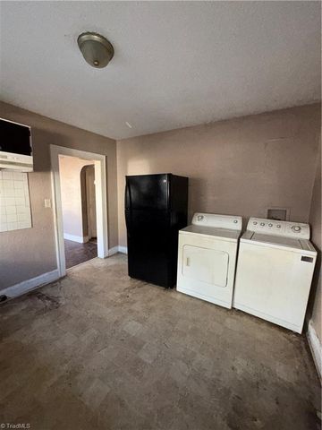 2828 N Glenn Avenue, Winston-salem, NC 27105