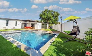 22616 Oxnard St, Woodland Hills (los Angeles), CA 91367