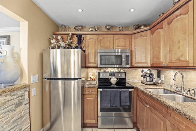 3100 Springdale Boulevard 308, Palm Springs, FL 33461