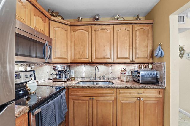 3100 Springdale Boulevard 308, Palm Springs, FL 33461