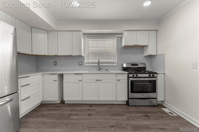 5649 Colonial Street, Dearborn Heights, MI 48127