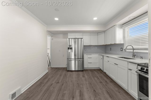 5649 Colonial Street, Dearborn Heights, MI 48127