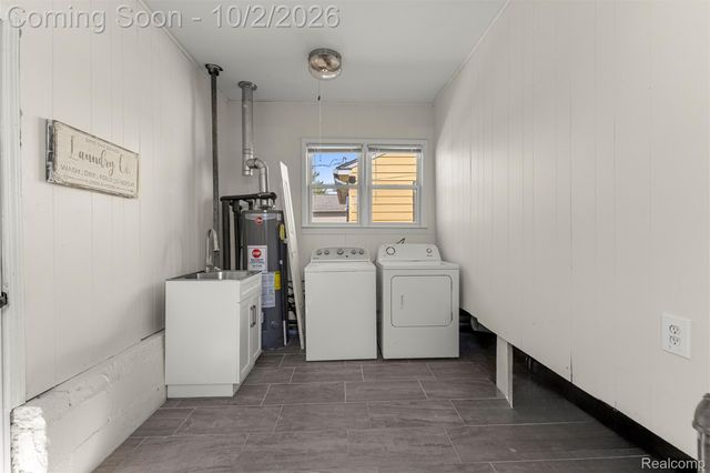 5649 Colonial Street, Dearborn Heights, MI 48127