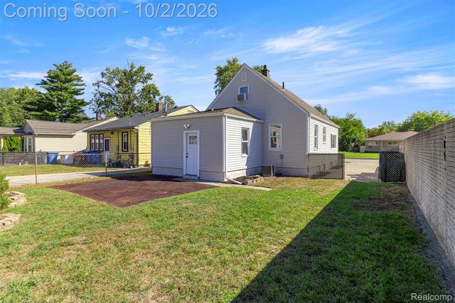 5649 Colonial Street, Dearborn Heights, MI 48127