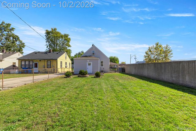 5649 Colonial Street, Dearborn Heights, MI 48127