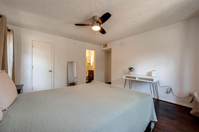 8051 Bay Branch Drive 2, The Woodlands, TX 77382