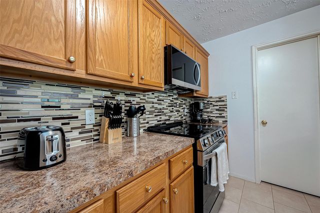 8051 Bay Branch Drive 2, The Woodlands, TX 77382