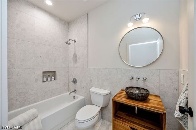 7128 Timberland CIR 201, Naples, FL 34109