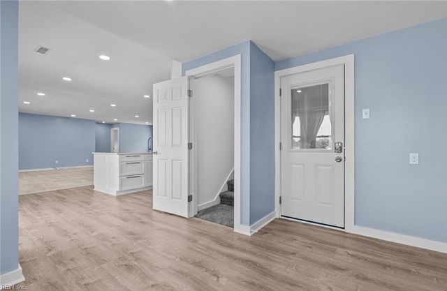 733 Woodstock RD, Virginia Beach, VA 23464