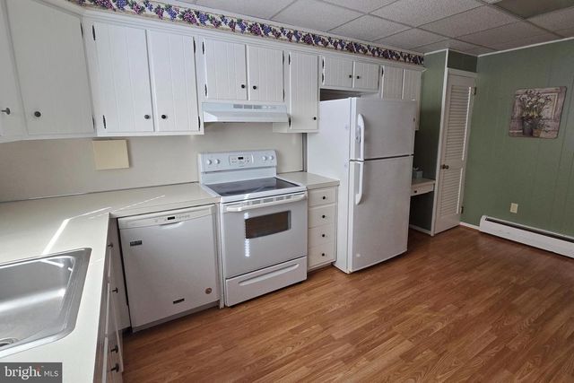 1980 LARCH AVE, East Petersburg, PA 17520