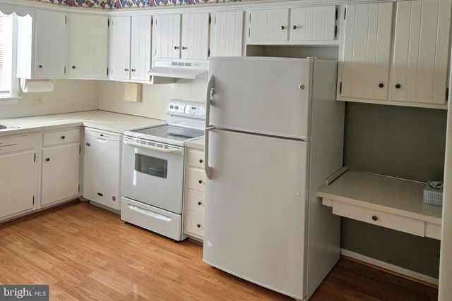 1980 LARCH AVE, East Petersburg, PA 17520