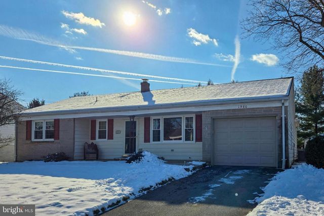 1980 LARCH AVE, East Petersburg, PA 17520