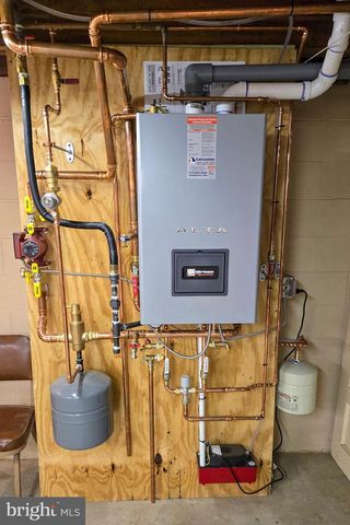 1980 LARCH AVE, East Petersburg, PA 17520