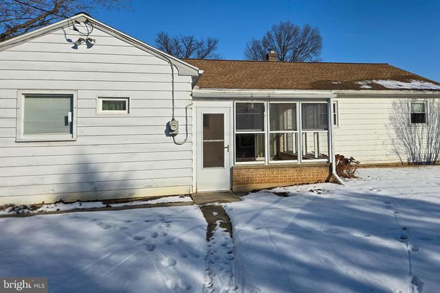 1980 LARCH AVE, East Petersburg, PA 17520