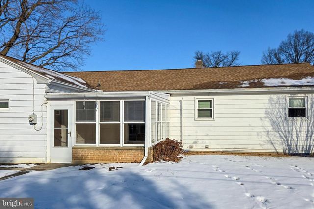 1980 LARCH AVE, East Petersburg, PA 17520