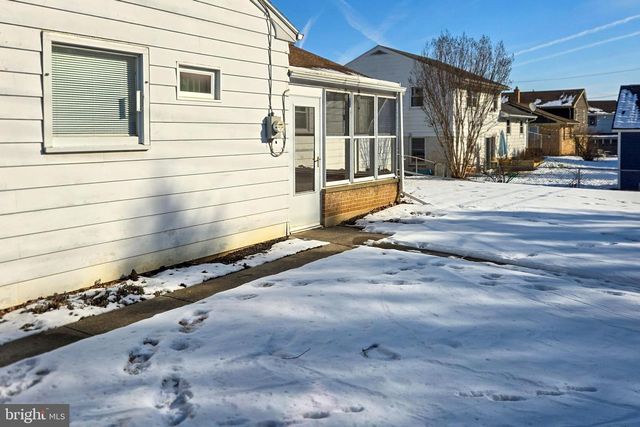 1980 LARCH AVE, East Petersburg, PA 17520