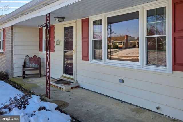 1980 LARCH AVE, East Petersburg, PA 17520