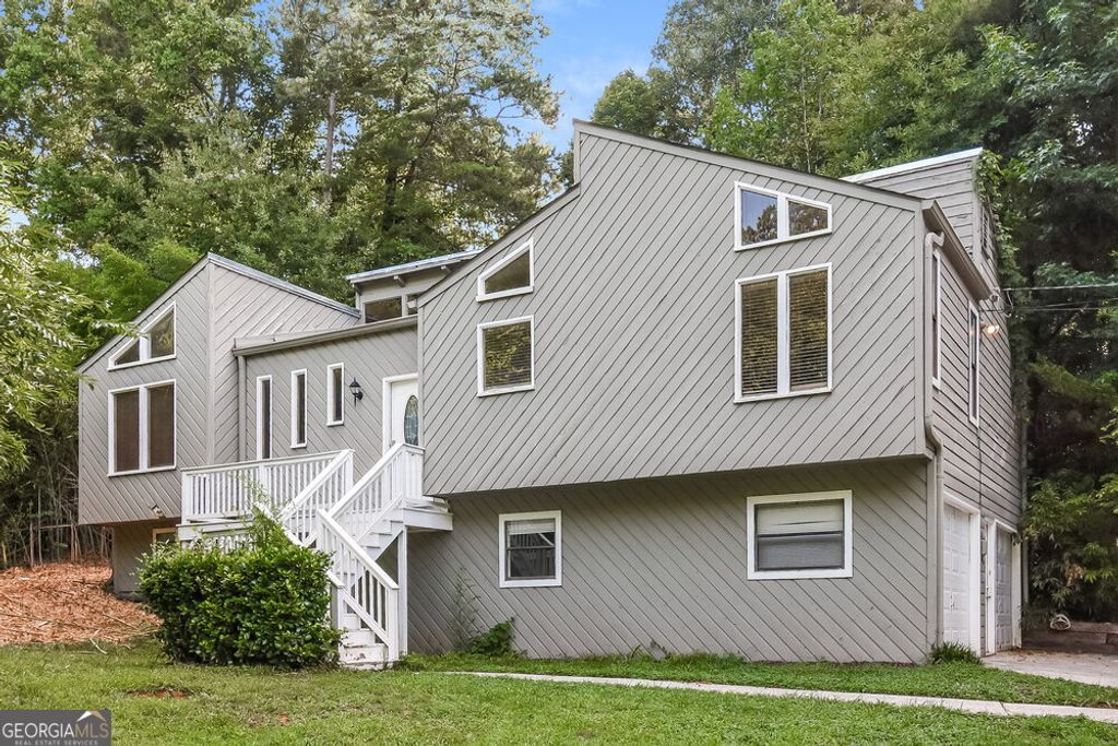 185 Castleair Court NE, Kennesaw, GA 30144