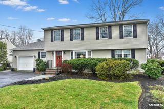84 W Midland Avenue, Paramus, NJ 07652