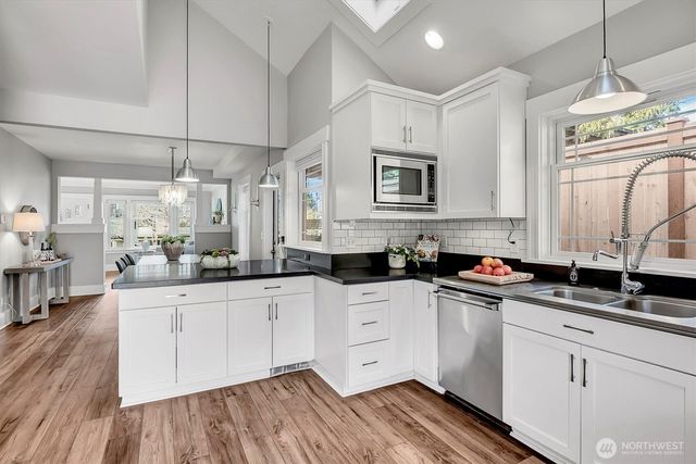 5718 Palatine Avenue N, Seattle, WA 98103