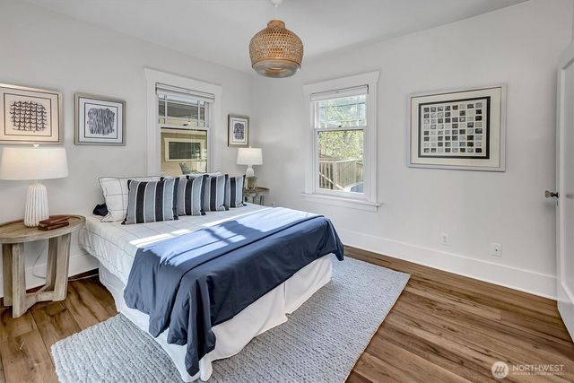 5718 Palatine Avenue N, Seattle, WA 98103