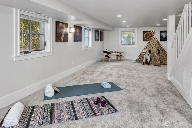 5718 Palatine Avenue N, Seattle, WA 98103