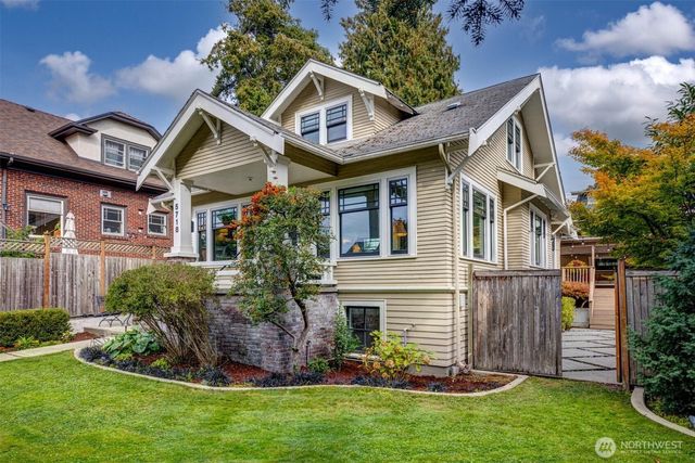 5718 Palatine Avenue N, Seattle, WA 98103
