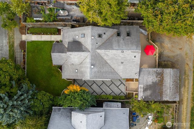 5718 Palatine Avenue N, Seattle, WA 98103