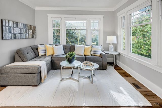 5718 Palatine Avenue N, Seattle, WA 98103