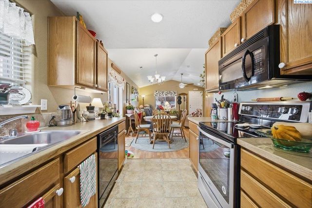 8011 W 5th Ave, Kennewick, WA 99336