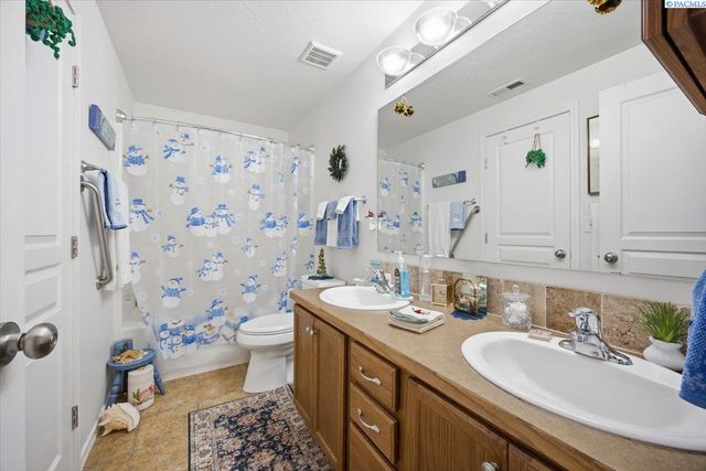 8011 W 5th Ave, Kennewick, WA 99336