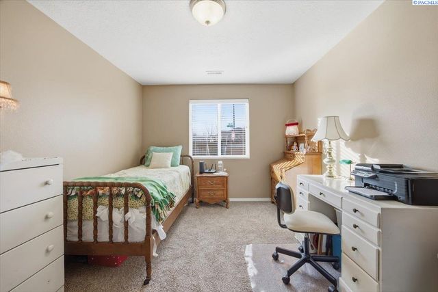 8011 W 5th Ave, Kennewick, WA 99336