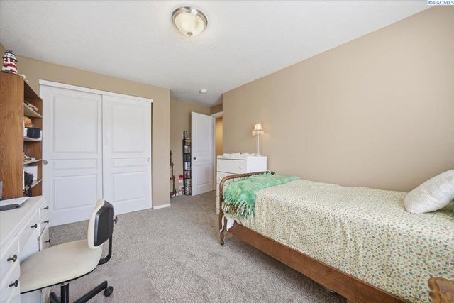 8011 W 5th Ave, Kennewick, WA 99336