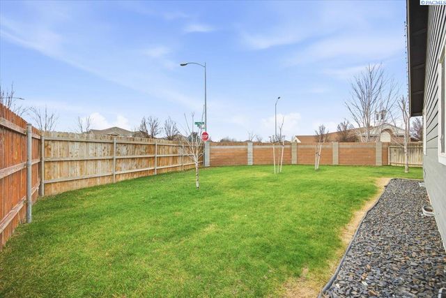 8011 W 5th Ave, Kennewick, WA 99336