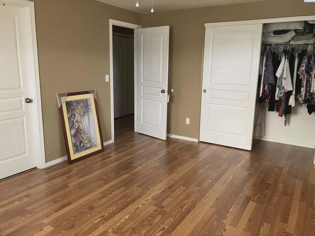 8011 W 5th Ave, Kennewick, WA 99336