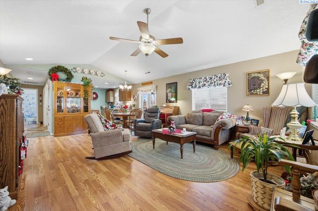 8011 W 5th Ave, Kennewick, WA 99336