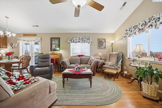 8011 W 5th Ave, Kennewick, WA 99336