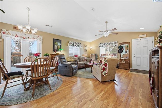 8011 W 5th Ave, Kennewick, WA 99336