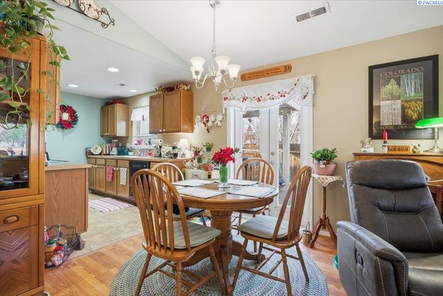 8011 W 5th Ave, Kennewick, WA 99336