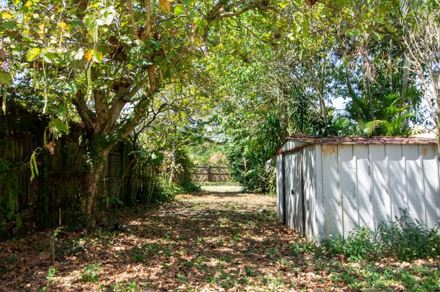 1435 WHITE PINE Drive, Wellington, FL 33414