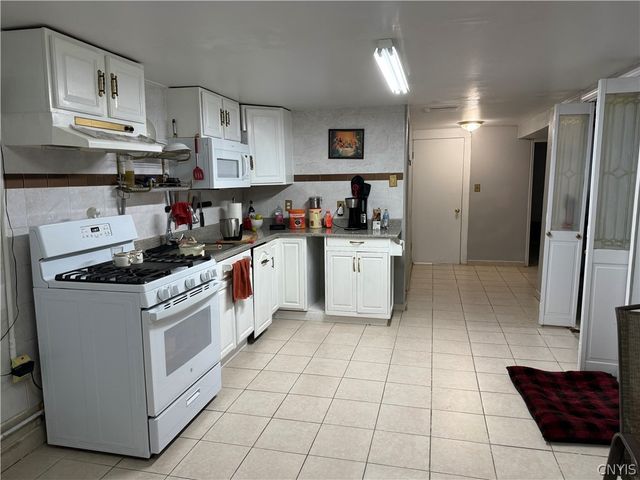 609 Demong Drive, Syracuse, NY 13214